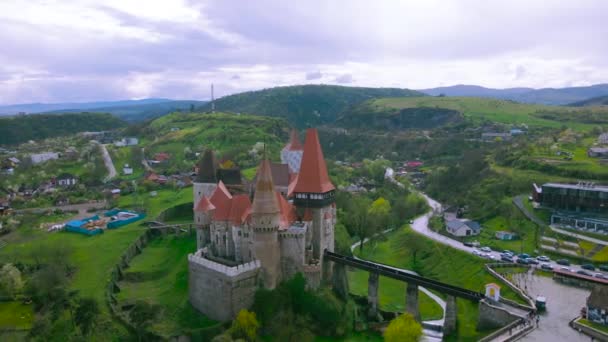 Romanya Daki Hunedoara Kalesi Nin Hava Görüntüleri Video Daha Alçak — Stok video