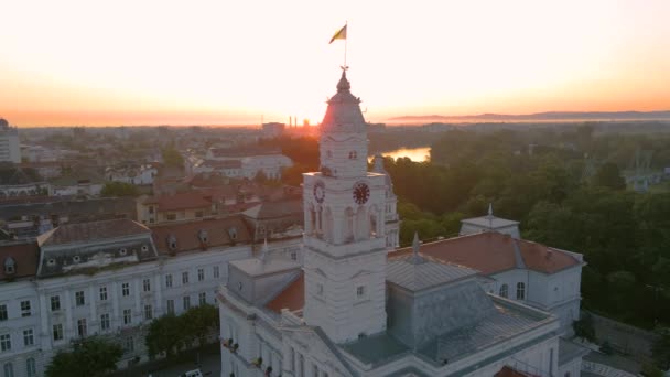 Luftaufnahmen Über Dem Stadtzentrum Von Arad Bei Sonnenaufgang Mit Dem — Stockvideo