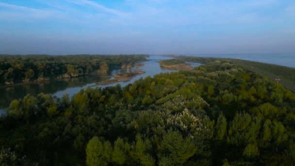 Vista Aérea Sobre Río Danubio Cerca Bratislava Eslovaquia Metraje Fue — Vídeos de Stock