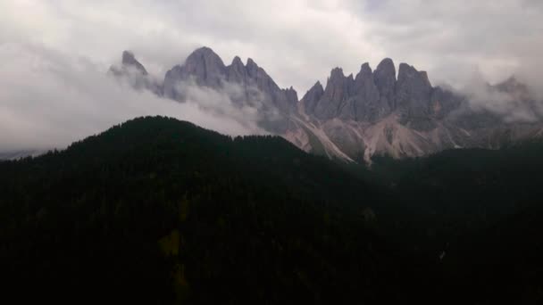 Yağmurlu Günlerde Talyan Dolomites Dağlarının Aşırı Hızlanması Görüntüler Ileri Doğru — Stok video