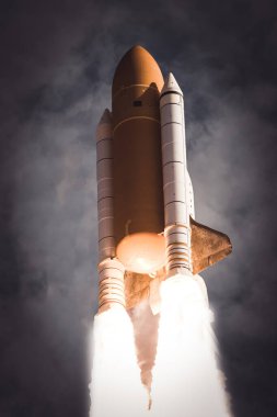 Roket. Roket kuyruğu. Roket izi. Nasa tarafından döşenmiş bu görüntünün unsurları