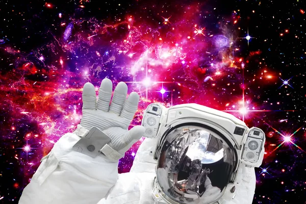 Astronauta Przeciwko Kosmosowi Elementy Tego Obrazu Dostarczone Przez Nasa — Zdjęcie stockowe