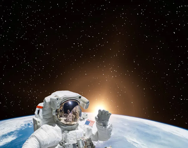 Planetjord Och Fascinerande Soluppgång Astronaut Bakgrunden Delar Denna Bild Som — Stockfoto