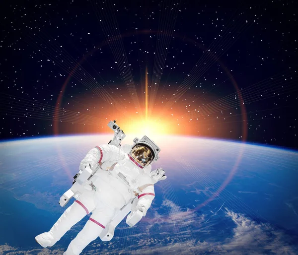 Rymd Och Soluppgång Astronaut Kosmos Delar Denna Bild Som Tillhandahålls — Stockfoto