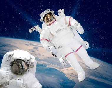 Dünyanın üzerindeki astronotlar. Bu görüntünün elementleri NASA tarafından sağlanmıştır.