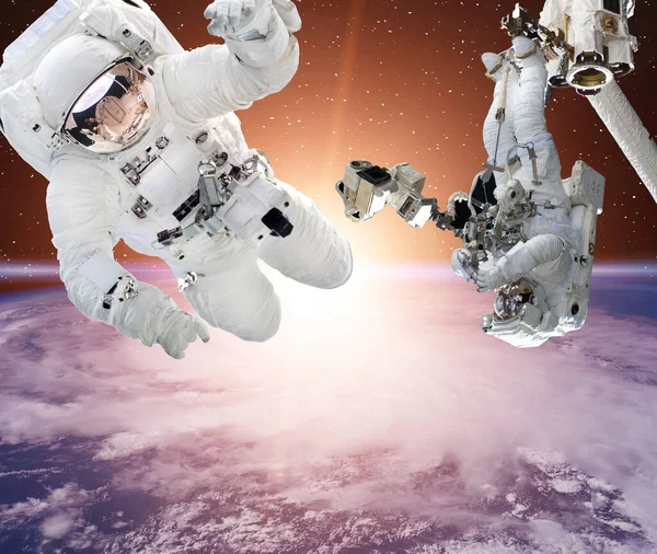 Astronauti Létají Vesmírem Prvky Tohoto Obrazu Poskytla Nasa — Stock fotografie