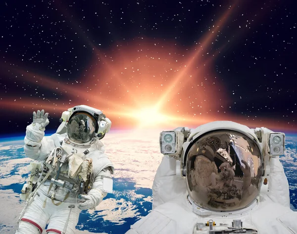 Astronauti Nad Zemí Prvky Tohoto Obrazu Poskytla Nasa — Stock fotografie