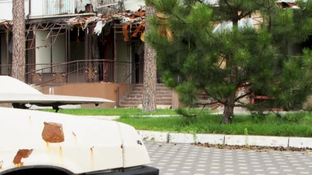 Schäden Einem Haus Ein Jahr Nach Dem Raketenangriff Irpin Ukraine — Stockvideo
