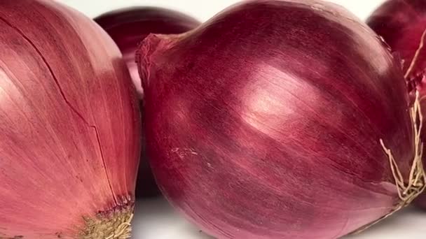Fresh Whole Purple Onions White Background Close Slow Motion — Video Stock