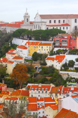 Portekiz 'in başkenti Lizbon' da tarihi bir kale olan So Jorge Kalesi 'nden Lizbon ufuk çizgisi.