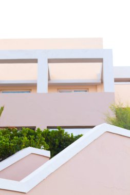 Athina Palace Otel ve Spa Oteli 'nin dışı, Mades, Agia Pelagia, Girit. Yunanistan 'daki otelin güzel bir manzarası.