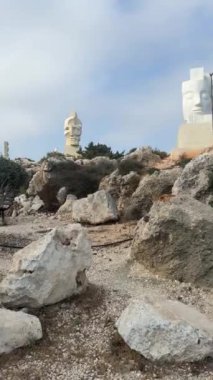 Ayia Napa, Kıbrıs - 10 Haziran 2023: Heykeller ve sergilerle ünlü açık hava müzesi.