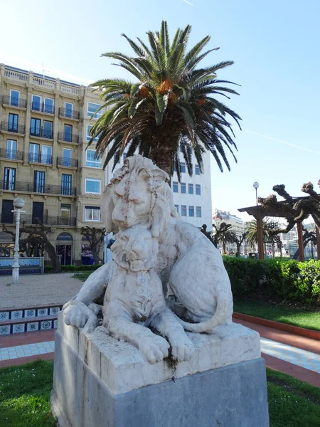 Löwen Skulptur Den Gärten Von San Sebastian Nordspanien — Stockfoto