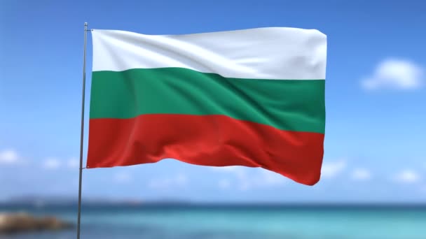 Sventolando Bandiera Della Bulgaria Sfondo Cielo Blu — Video Stock