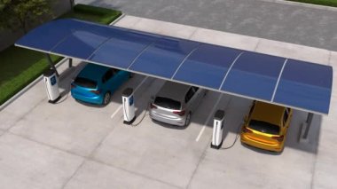 Elektrikli arabalar, güneş paneli enerjisi, EV şarj istasyonu ve temiz enerji doldurma teknolojisiyle dolu araç parkında şarj ediliyor..