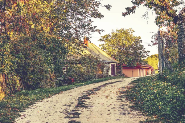 村の家 夕方の秋の風景 高品質の写真 — ストック写真