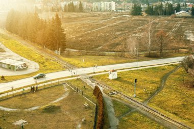 Şehir merkezi, parklar ve yollar görünüyor. Yüksek kalite fotoğraf