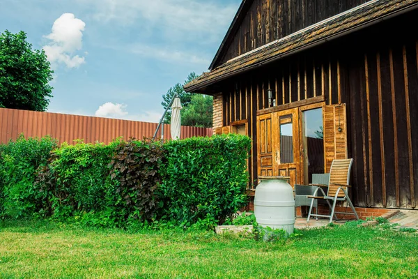 Alte Scheune Als Gartenhaus Genutzt Sonniger Tag Sommer Hochwertiges Foto Stockfoto