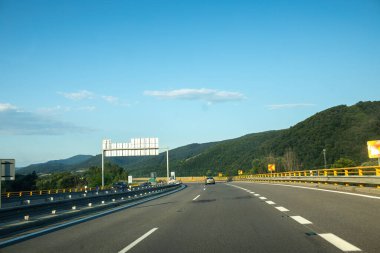 Arabadan geçidin manzarası. Yüksek kalite fotoğraf
