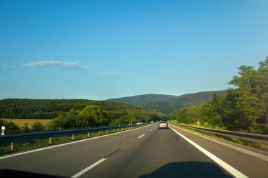 Arabadan geçidin manzarası. Yüksek kalite fotoğraf