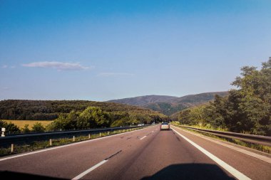 Arabadan geçidin manzarası. Yüksek kalite fotoğraf