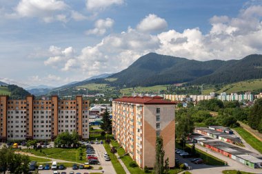 Konut alanındaki apartman blokları. Kasabanın manzarası. Yüksek kalite fotoğraf