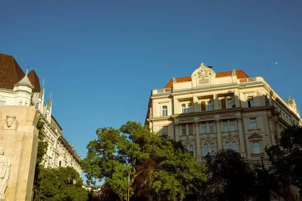 Macaristan 'ın Budapeşte şehir merkezinde bir cadde. Yüksek kalite fotoğraf