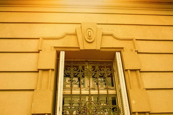 Παράθυρο Ενός Μπαρόκ Παλατιού Στο Keszthely Hungary Υψηλής Ποιότητας Φωτογραφία — Φωτογραφία Αρχείου