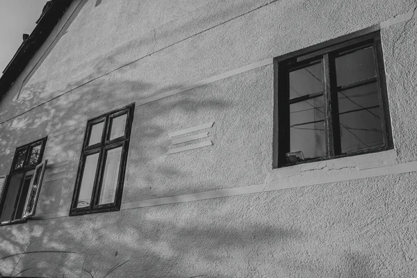 Fasada Stary Chłopski Dom Jesienny Sezon Wysokiej Jakości Zdjęcie — Zdjęcie stockowe