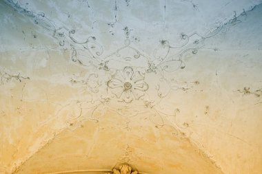 Tavandaki süs. Macaristan 'ın Zala, Keszthely kasabasında bulunan Barok Sarayı. Yüksek kalite fotoğraf