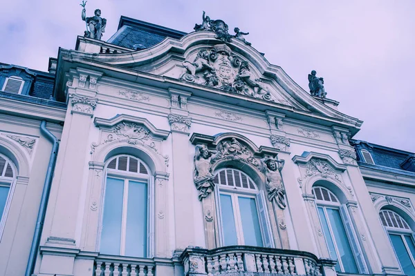 巴洛克宫殿的立面坐落在匈牙利Zala的Keszthely镇 高质量的照片 — 图库照片