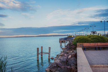Balaton Gölü rıhtımında. Yüksek kalite fotoğraf