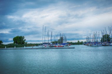 Balaton Gölü rıhtımında. Yüksek kalite fotoğraf