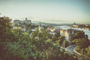 Yaz akşamı Gellert Hill 'den Budapeşte manzarası. Yüksek kalite fotoğraf.