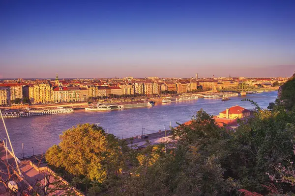 Вид Будапешт Холма Геллерт Летним Вечером Высокое Качество Фото — стоковое фото