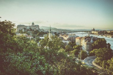 Yaz akşamı Gellert Hill 'den Budapeşte manzarası. Yüksek kalite fotoğraf.