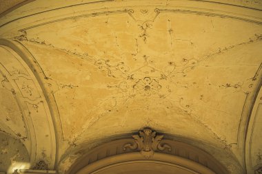 Tavandaki süs. Macaristan 'ın Zala, Keszthely kasabasında bulunan Barok Sarayı. Yüksek kalite fotoğraf