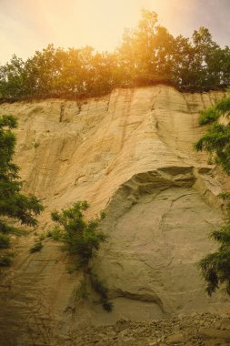 Kumdan duvar, kum kayalığı. Yüksek kalite fotoğraf. Yüksek kalite fotoğraf