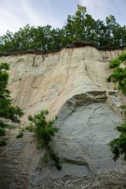 Kumdan duvar, kum kayalığı. Yüksek kalite fotoğraf. Yüksek kalite fotoğraf