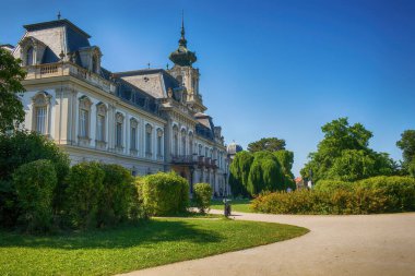  Macaristan 'ın Zala eyaletinin Keszthely kasabasında bulunan Barok Sarayı. Yüksek kalite fotoğraf