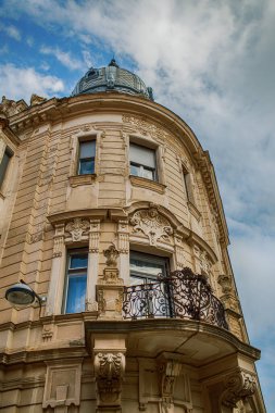Macaristan 'ın Pecs şehrindeki tarihi bina cephesi. Yüksek kalite fotoğraf