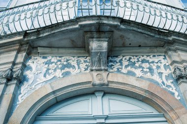 Macaristan 'ın Vac kentindeki tarihi bina cephesi. Yüksek kalite fotoğraf