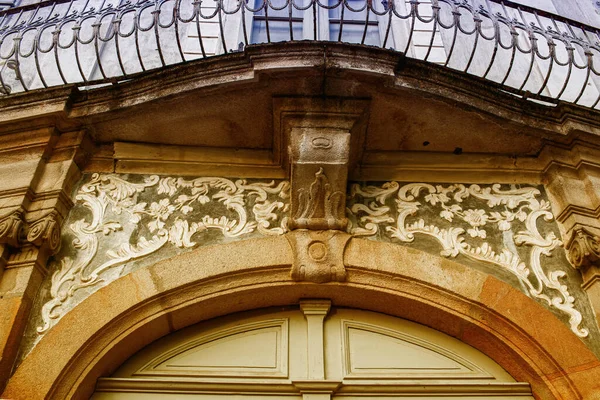 Macaristan 'ın Vac kentindeki tarihi bina cephesi. Yüksek kalite fotoğraf