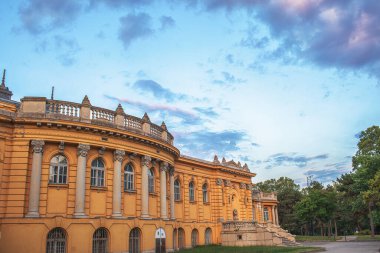 Budapeşte 'de Szechenyi hamamlarının tarihi binası. Yüksek kalite fotoğraf