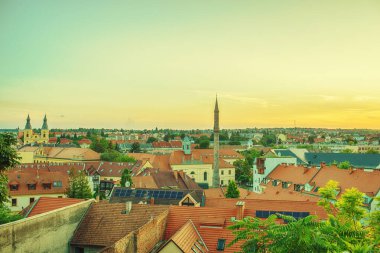 Günbatımında Macaristan 'ın Eger kentinin manzarası. Yüksek kalite fotoğraf