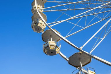 Eğer, Macaristan 'da dönme dolap. Yaz sezonu. Yüksek kalite fotoğraf