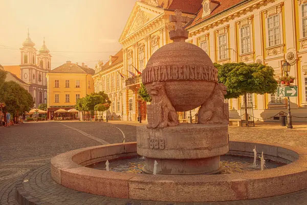Macaristan, Szekesfehervar 'daki Küre ve belediye binası meydanı. Yüksek kalite fotoğraf