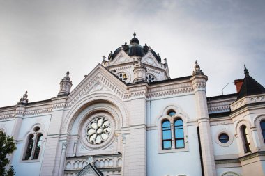 Macaristan 'ın Szolnok kentindeki eski sinagog. Yüksek kalite fotoğraf
