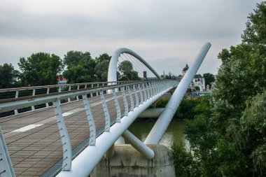 Macaristan, Szolnok 'taki Tiszavirag köprüsü. Yüksek kalite fotoğraf