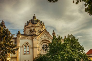 Macaristan 'ın Szolnok kentindeki eski sinagog. Yüksek kalite fotoğraf